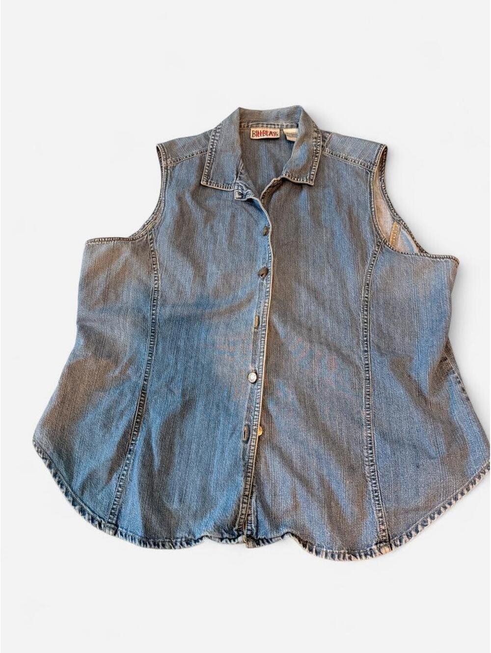 Vintage bill blass blue denim sleeveless button-up. 100% cotton #western